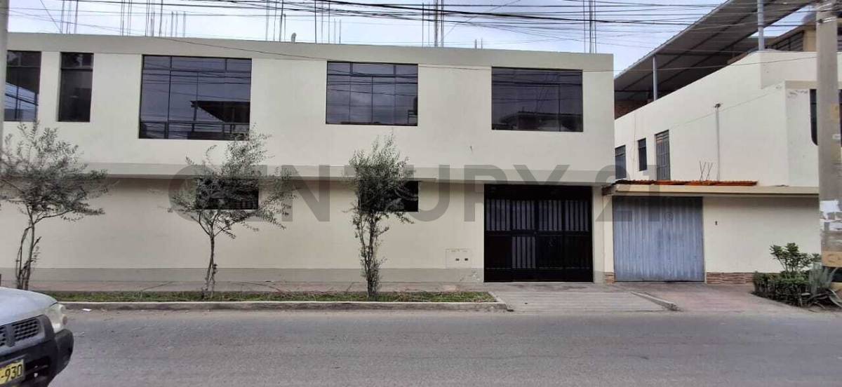 Se alquila local comercial en la Urbanización San Carlos - Ica
