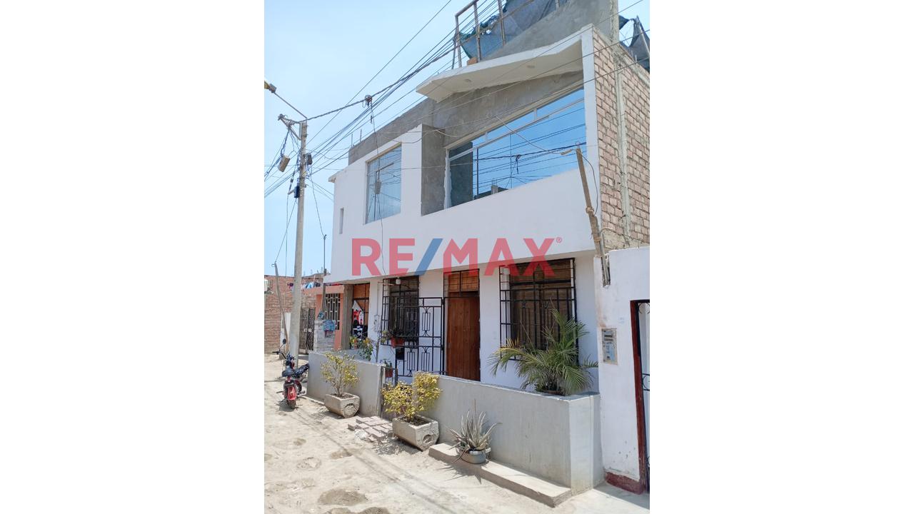 Se Vende Casa De Dos Pisos En Chincha