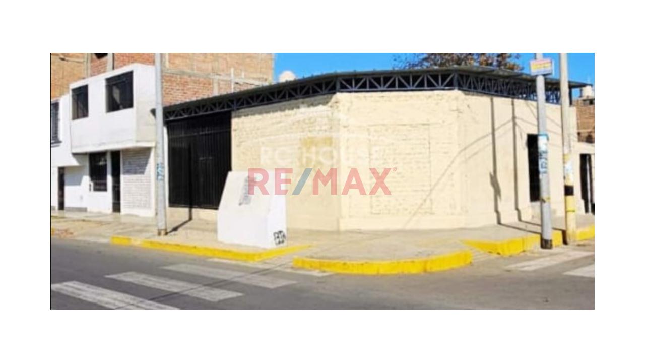 Se Alquila Local Comercial En Esquina En La Tinguiña