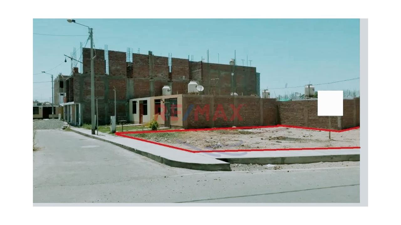 Se Vende Terreno Con Dos Frentes En Urb Las Palmeras