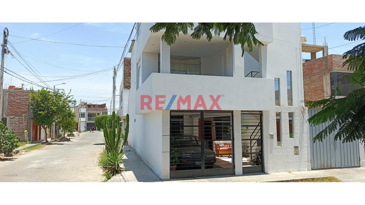 Venta De Departamento Con Cochera En 1Er Piso