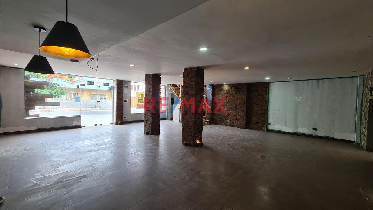 Alquiler De Local Comercial En Toda Esquina De Av Principal