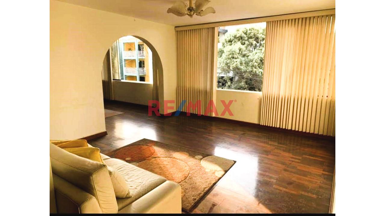Oportunidad De Amplio Departamento En Calle Rosetti