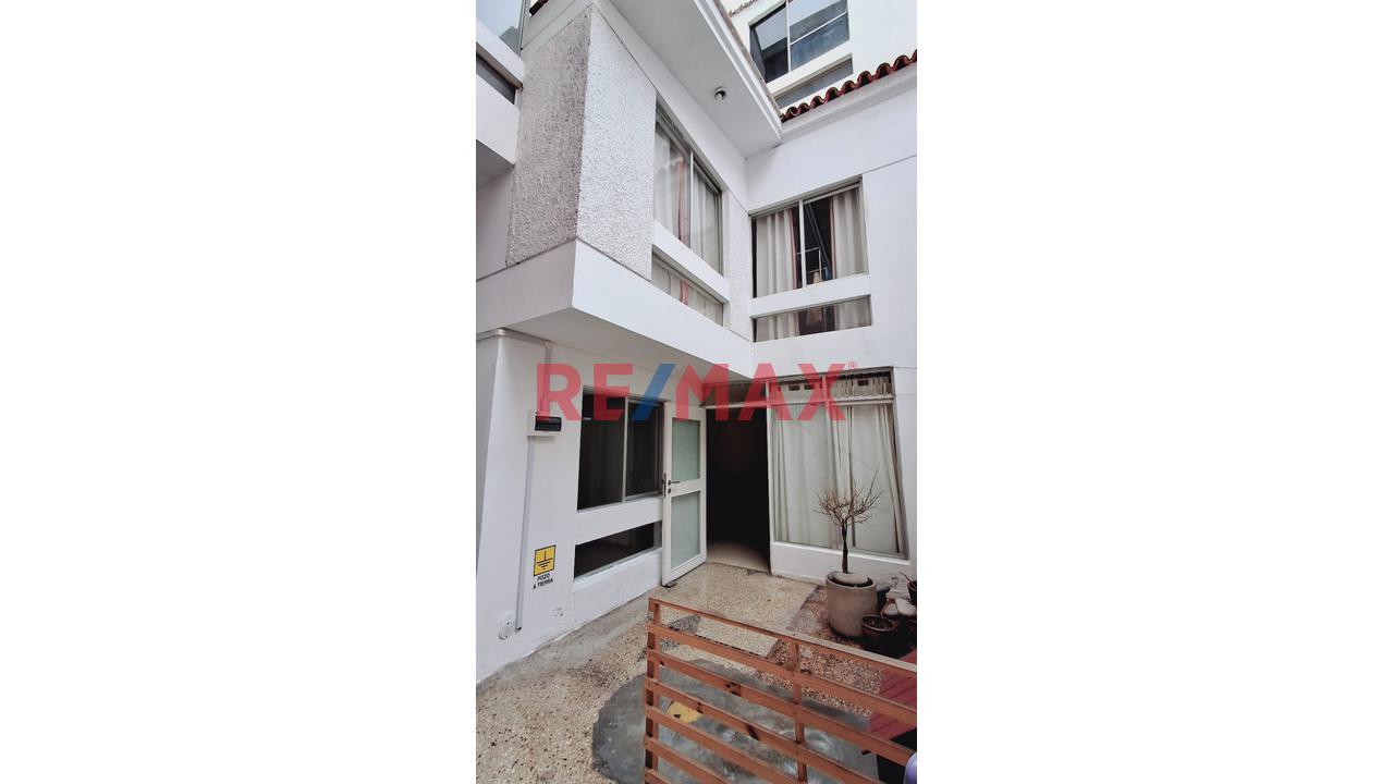 ¡Amplia Casa Cerca A Av. La Marina Y Parque En San Miguel!