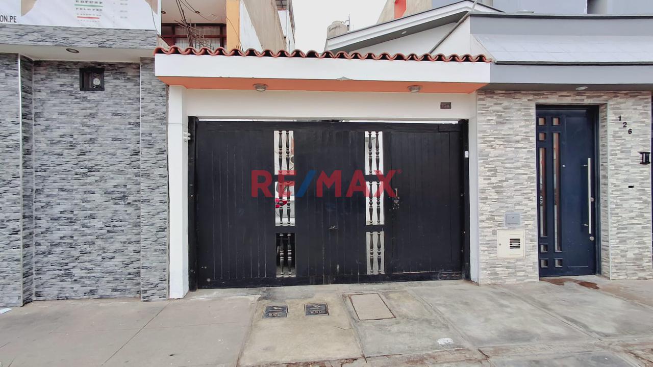 ¡Amplia Casa Cerca A Av. La Marina Y Parque En San Miguel!