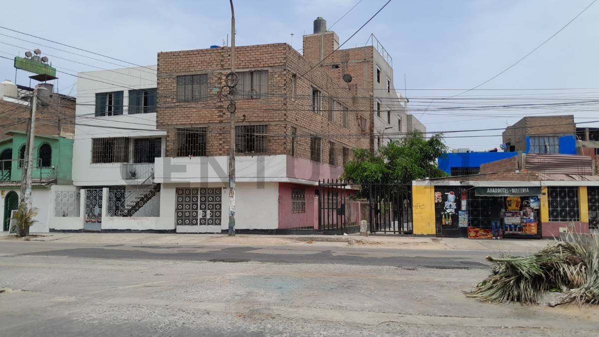 CASA EN VENTA EN AV. HONORIO DELGADO, SAN MARTIN DE PORRES
