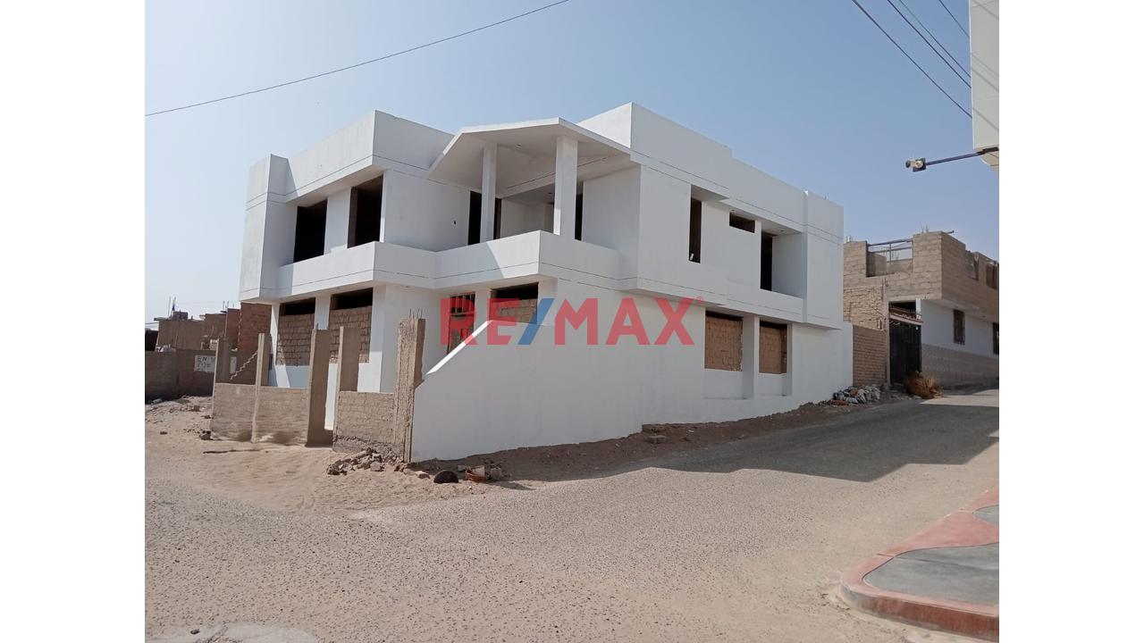 Venta De Casa En Casco Gris