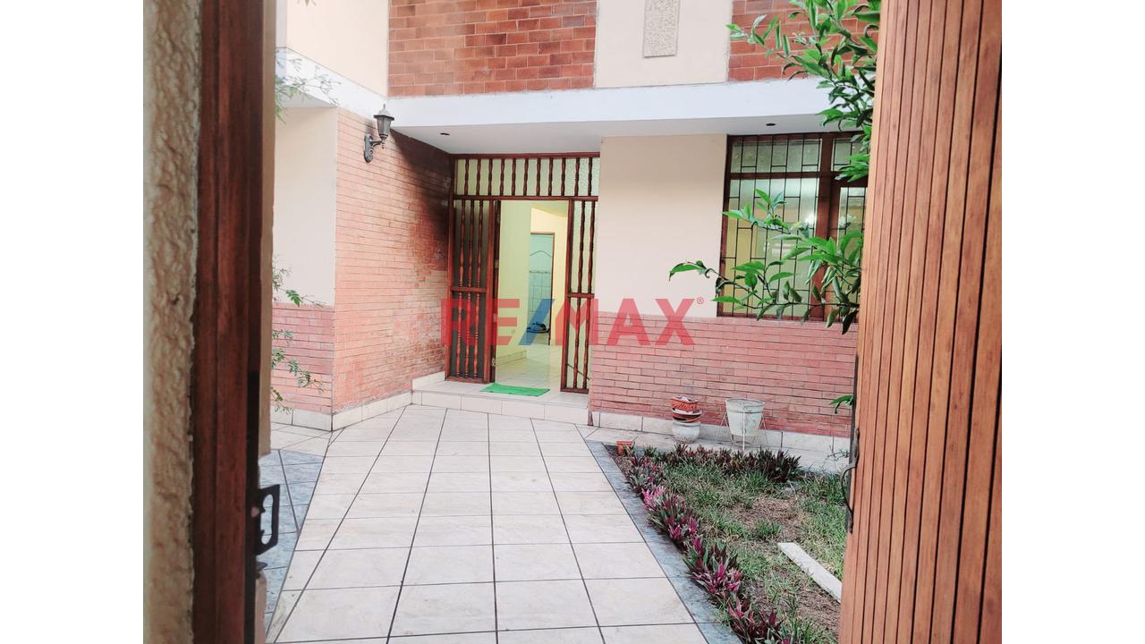 Venta De Casa En Av. Mariscal Castilla