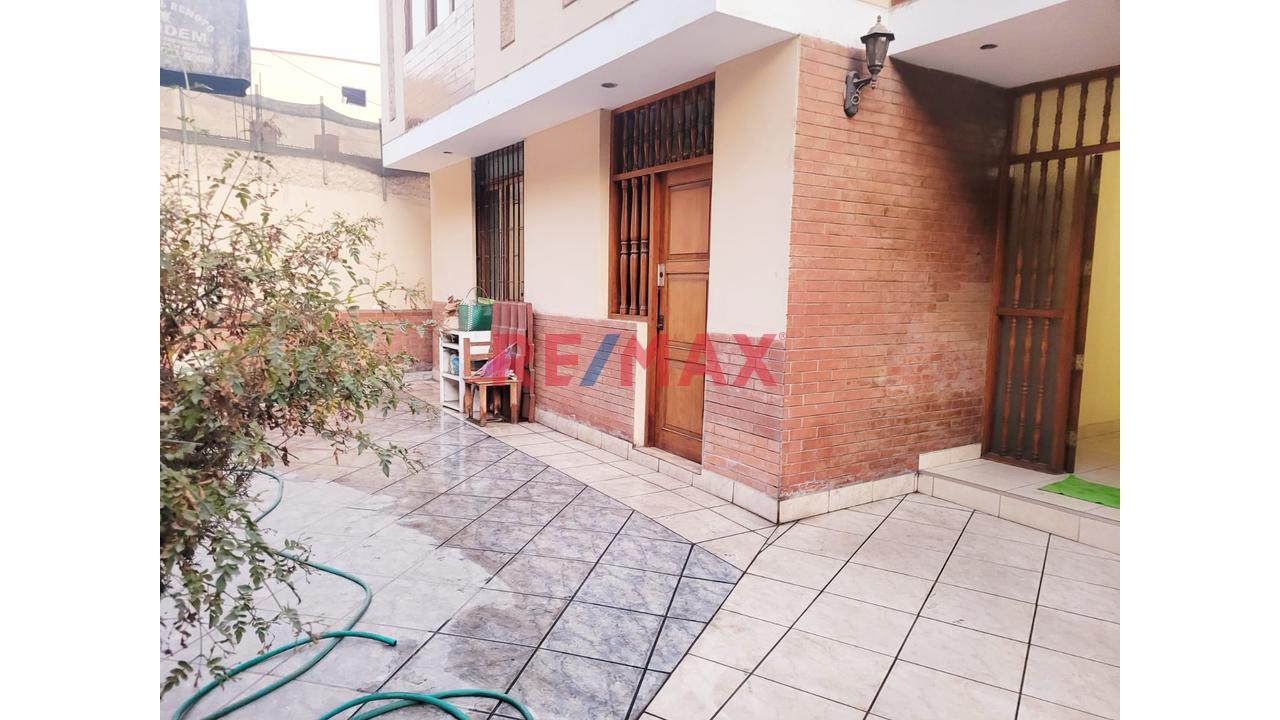 Venta De Casa En Av. Mariscal Castilla