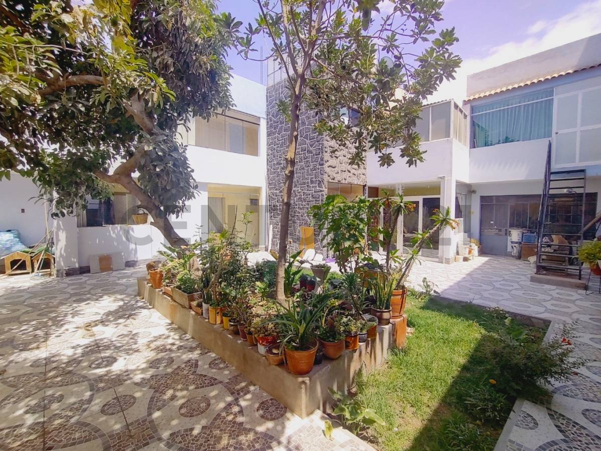 VENTA AMPLIA CASA 2 PISOS 370 m2 TERRENO ACEQUIA ALTA - CAYMA